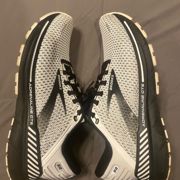 Womens size 10 Brooks Black, Grey, White. - Picture 4 of 7
